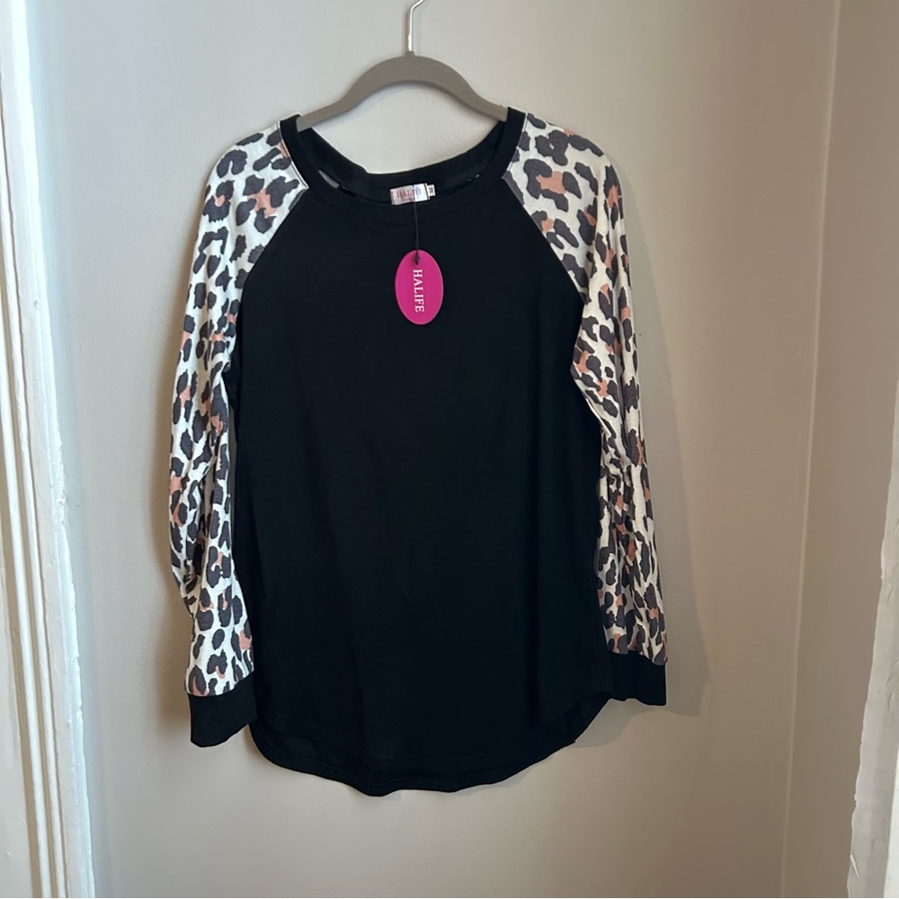 NWT Halife Fun Leopard Print Long Sleeve Top